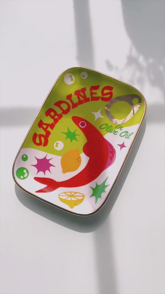 Video of putting things in the sardines trinket tray