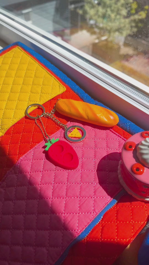 model using fidget keychain