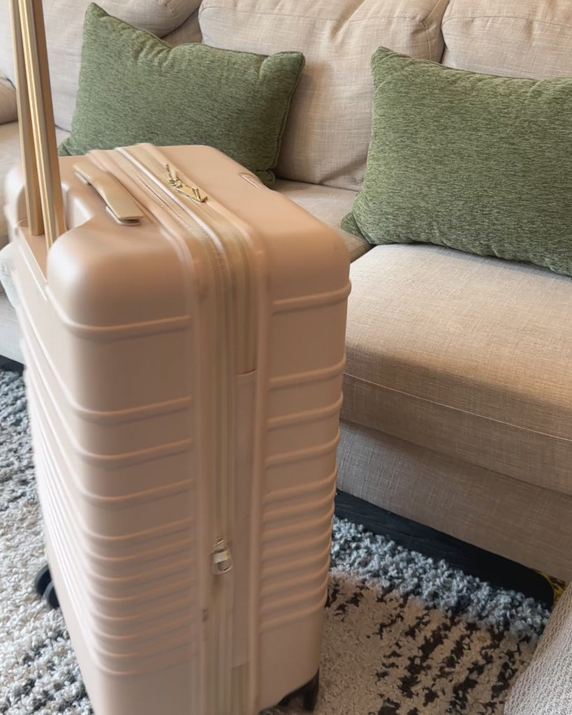 model traveling with heart shaped 'howdy' luggage tag